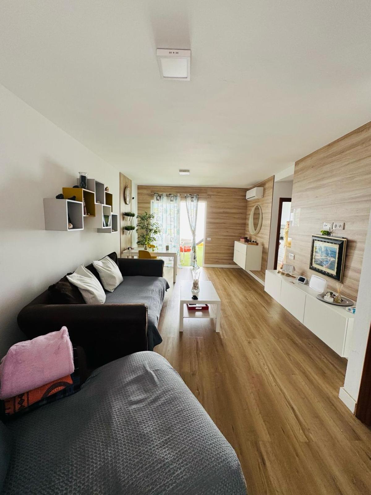 Habitacion Privada May Con Balcon Vecindario  Bagian luar foto