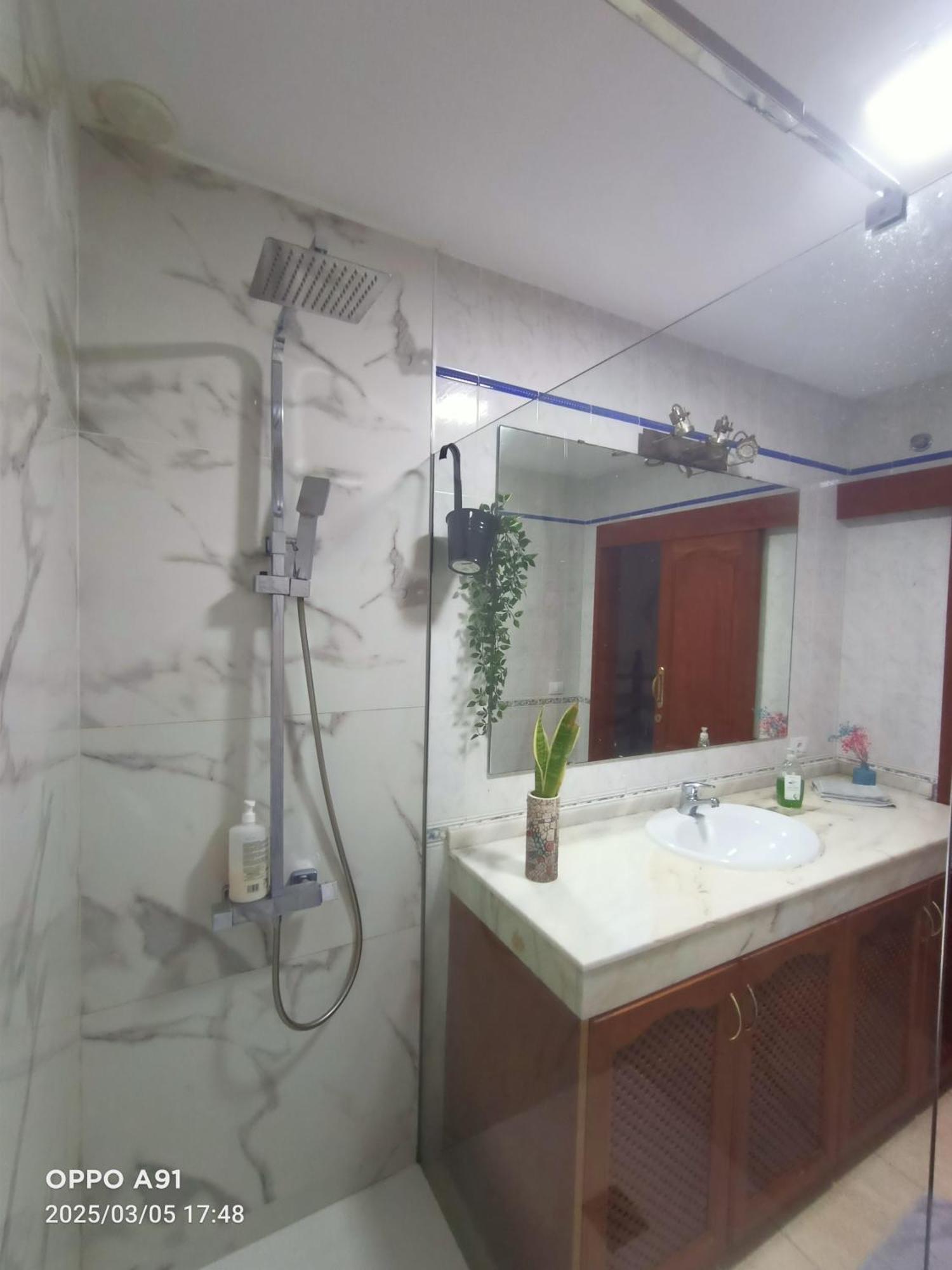Habitacion Privada May Con Balcon Vecindario  Bagian luar foto